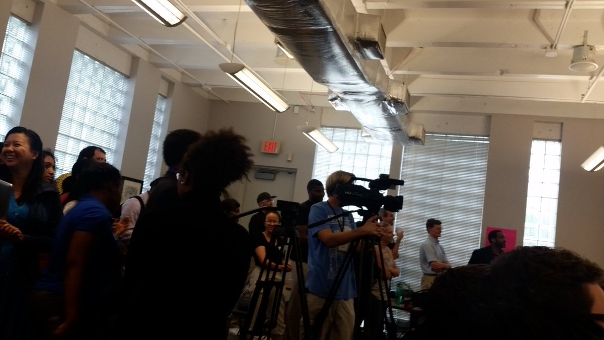 dotconnecter's tweet photo. Live streaming @SketchCity #HouHack V5 https://t.co/pEtJgLKiJY https://t.co/nouTFPFTph