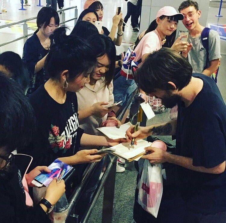 yearsandyears's tweet photo. we are soOoOo happy to finally be in CHINA 🇨🇳✨we're having the best time !! thank u for being so welcoming &amp; lovely ❤️ x https://t.co/OajocajWeN