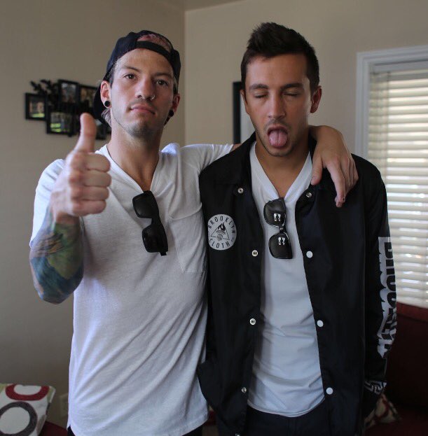 polarizelive's tweet photo. reply with #topBBMAs and rt this to vote for top https://t.co/x0BFpYl0q2