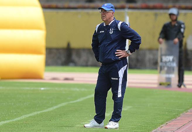 RadioHuancavilk's tweet photo. .Célico en @Radiohuancavilk "Estas cosas te pueden pasar cuando juegas contra un equipo grande y de Jerarquía como Barcelona" https://t.co/o3wycOt3YS