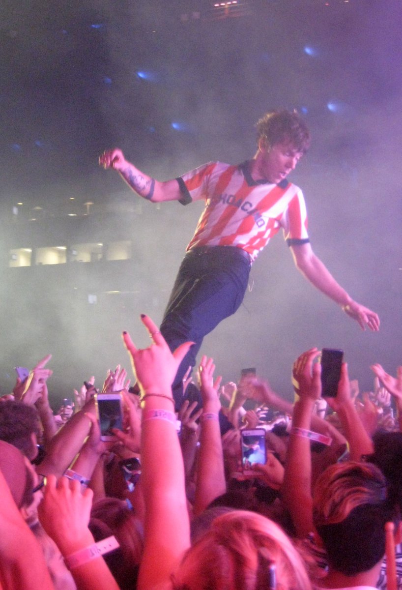 ChristinaRadish's tweet image. .@CageTheElephant performing in the crowd at the #KROQWeenieRoast at Stub Hub Center in Carson, CA on May 20 #MattShultz