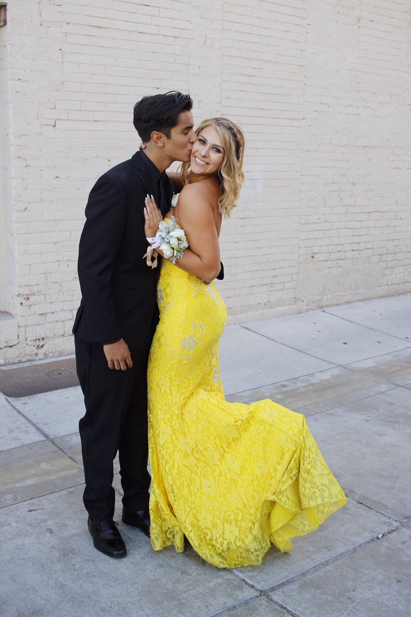 savannahpreuss's tweet photo. prom💛 @JovaniFashions https://t.co/ALgOcOrI4g