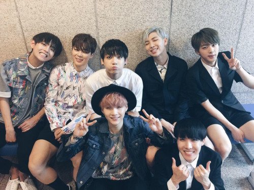 chiIdofthemo0n's tweet photo. RT IF YOU BELIEVE THAT BTS WILL WIN THE AWARD 
SORRY BAE 

I vote for @BTS_twt for Top Social Artist at the #BBMAs. #BTSBBMAs https://t.co/l3sPSjUMlj