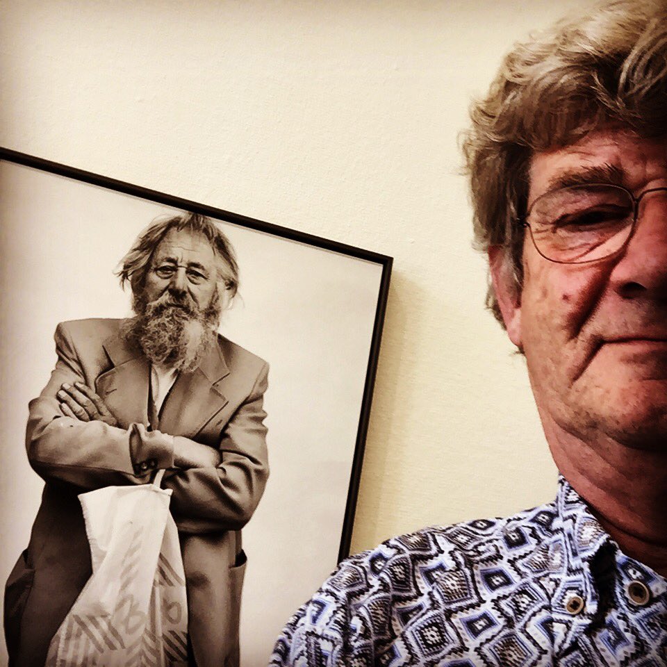 kookatelier's tweet photo. @FnmsenfSenf  was zaterdag ff bij Gerard Fieret Tentoonstelling waarin onze unieke borden -door Gerard voor ons geschilderd- zijn opgenomen. https://t.co/0ubB2kAnve