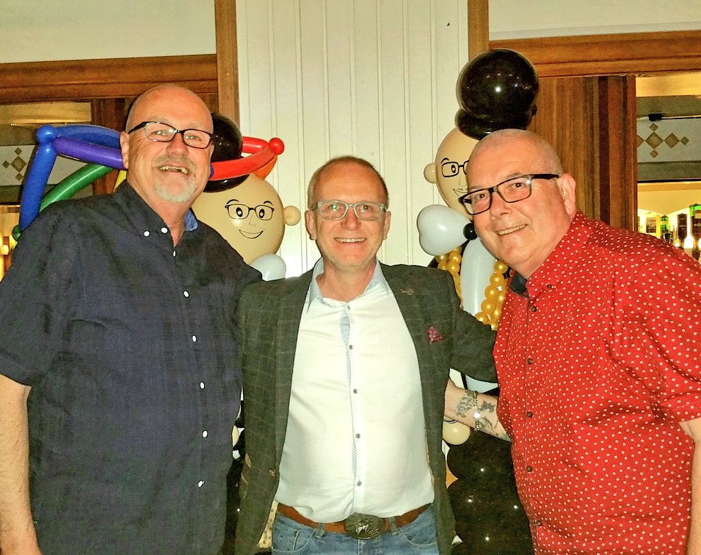 GlassForWalkers's tweet photo. Celebrating with Mayor of Bury @CllrMConnolly who raised 28K for his 3 charities during 2016 -17 @AJsChallenge @SuperJCharity &amp; Alzheimers https://t.co/F3wp3fZEh3