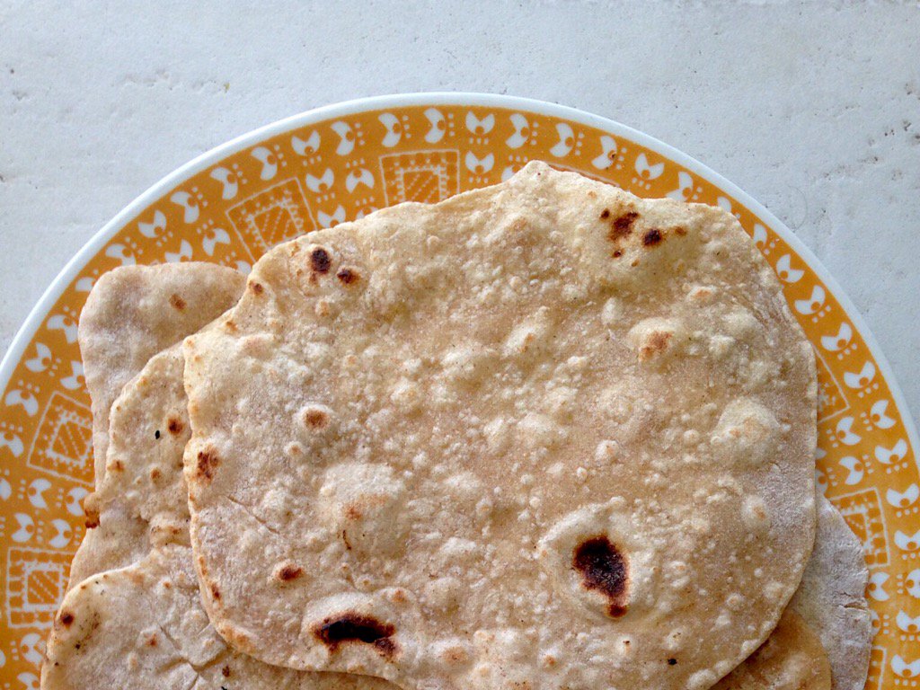 MaxRubano's tweet photo. Chapati via @thecookapp https://t.co/gpgcLAea7N https://t.co/pmjzBC4fPZ