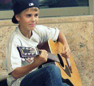 FlorDeBelieber's tweet photo. Escucharon eso pues fue mi corazón rompiéndose.
#JustinBBMAs https://t.co/CAT33QEzLQ