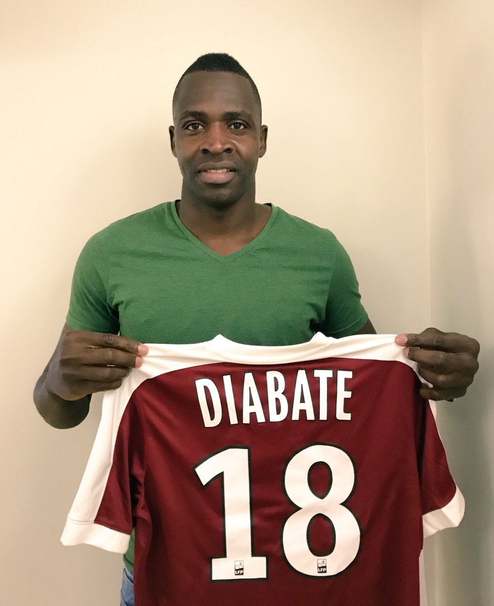 KingOfZeDay's tweet photo. RT + Follow @jplusun pour gagner le maillot de Cheick Diabaté ! 🙏 #Jplus1 https://t.co/3T35CXswee