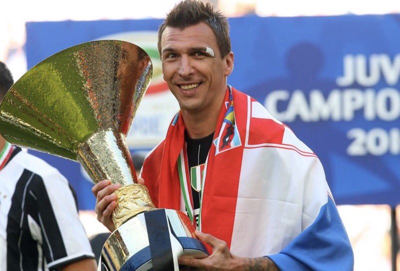 MarioMandzukic9's tweet photo. Happy for my teammates, our fans and whole #Juve family - this is our moment to celebrate! But not too long - we know what awaits us soon... https://t.co/8gs7AgPEoX