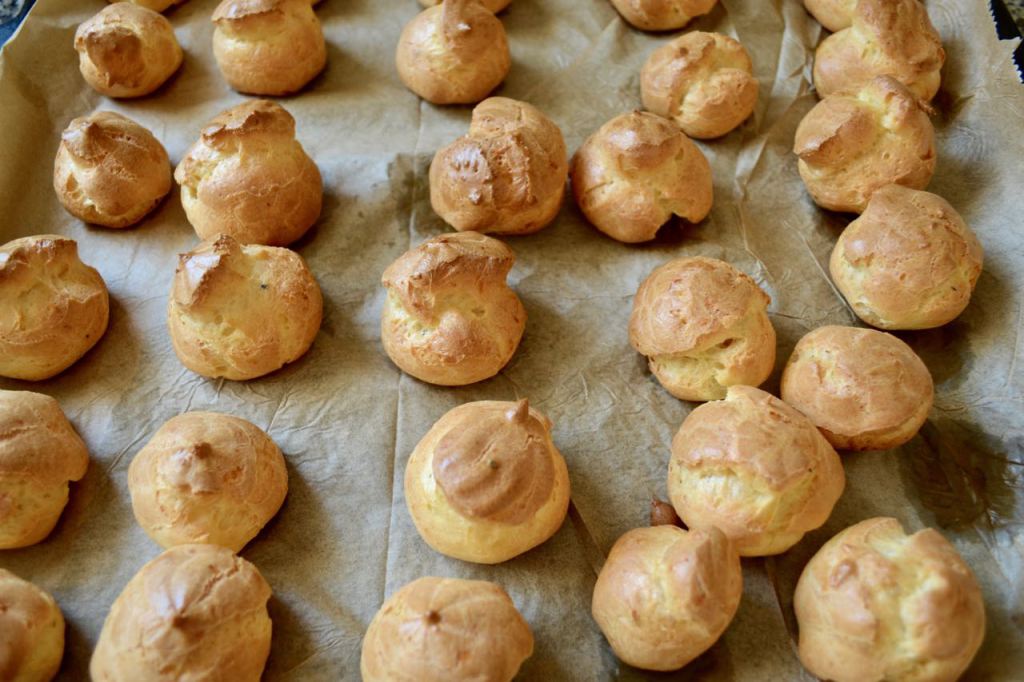 eatingininstead's tweet image. Easy to Impress Cheese Puffs (Gougeres) eatingininstead.com/2017/05/21/eas…