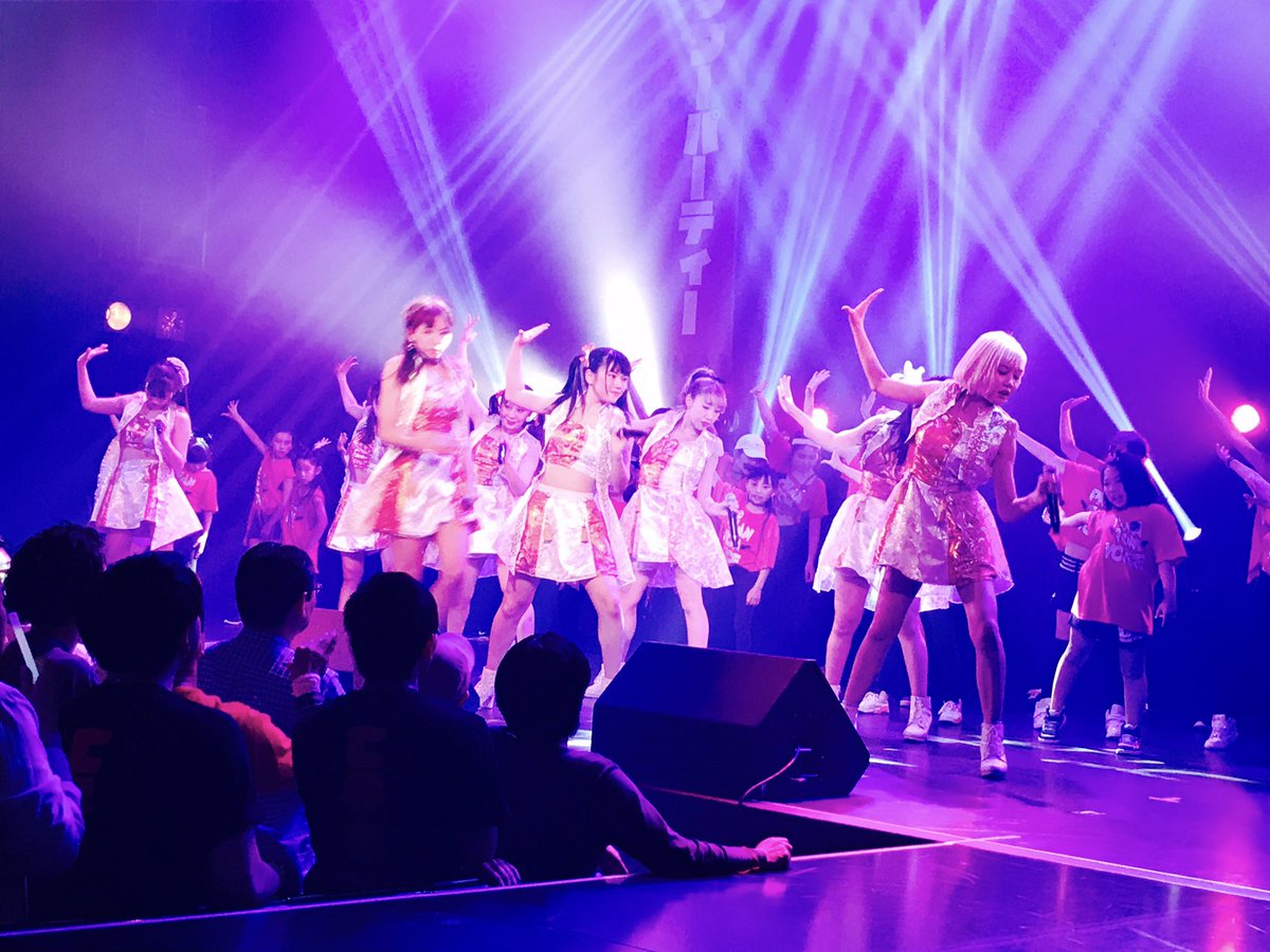 PV_stuff's tweet image. Risa
明るくて、優しくて、私がすべってても遠くからでもフォローしてくれる、すごく頼りになる子。
ファントムに入ったら、りさのかわいさやライブ中の笑顔が爆発して、すごくよくなった。みてて本当に楽しそうで元気がでる。これってアイドルってことだね。
ファントムでいてくれてありがとう