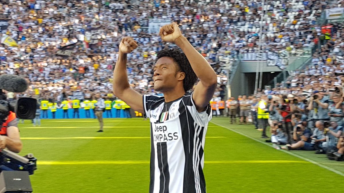Con el número 7... Juan <a href="/Cuadrado/">Juan Cuadrado</a>! 👏👏👏 ⚪️⚫️ #LE6END