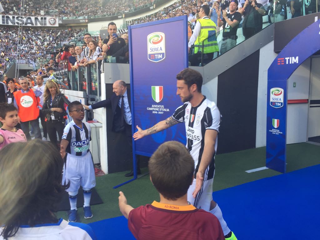 Con il numero 8... l'ESACAMPIONE <a href="/ClaMarchisio8/">Claudio Marchisio</a>! 👏👏👏 Juventus.com/legend ⚪️⚫️ #LE6END