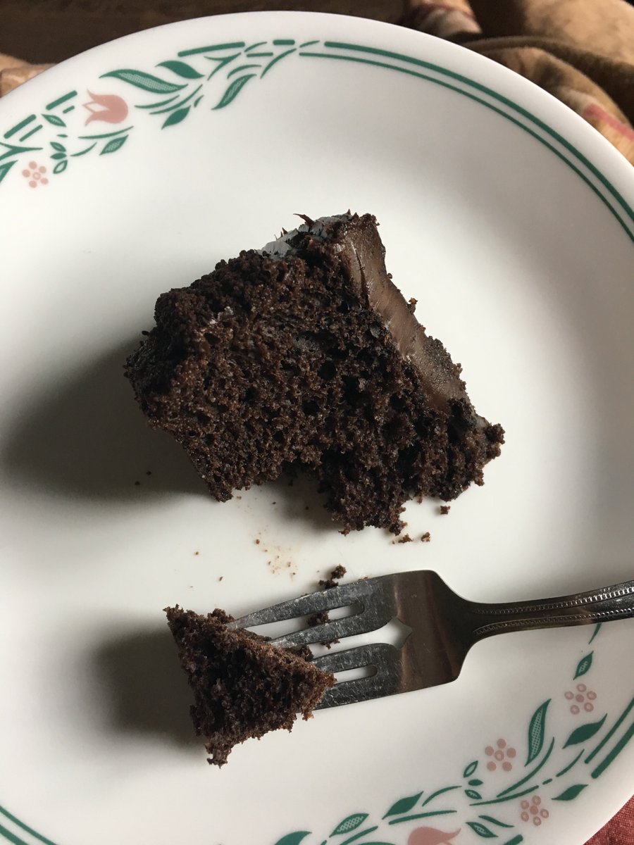 casingqueen's tweet image. Cheat day! Cake for breakfast? Yes please! 😍😍#ActiLabs #nodiethere