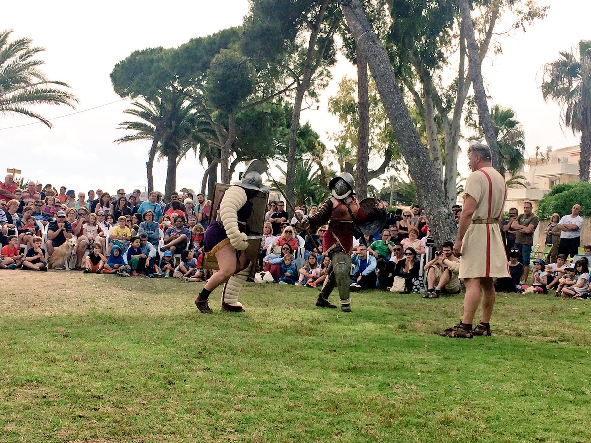 TGNcultura's tweet photo. Els gladiadors d'@arsdimicandi recreen diversos duels a #Altafulla dins @Tarraco_Viva per divulgar aquest art del passat #TarracoViva2017 https://t.co/dxkf2SNoGa