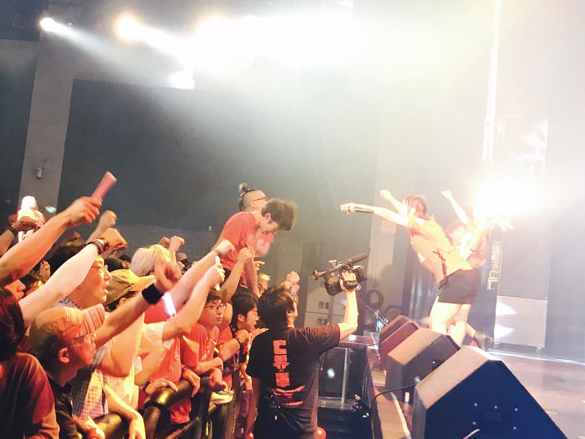 PV_stuff's tweet image. Marika
ダンスや歌にすごく苦労してたけど、影で努力して本当によくがんばったね。
途中から急に成長したのはまりかが努力したからだよ。
個性的な性格でみんなのいじられ役。これはすごい才能だから、そのまま伸ばしていってね。
ファントムでいてくれてありがとう。