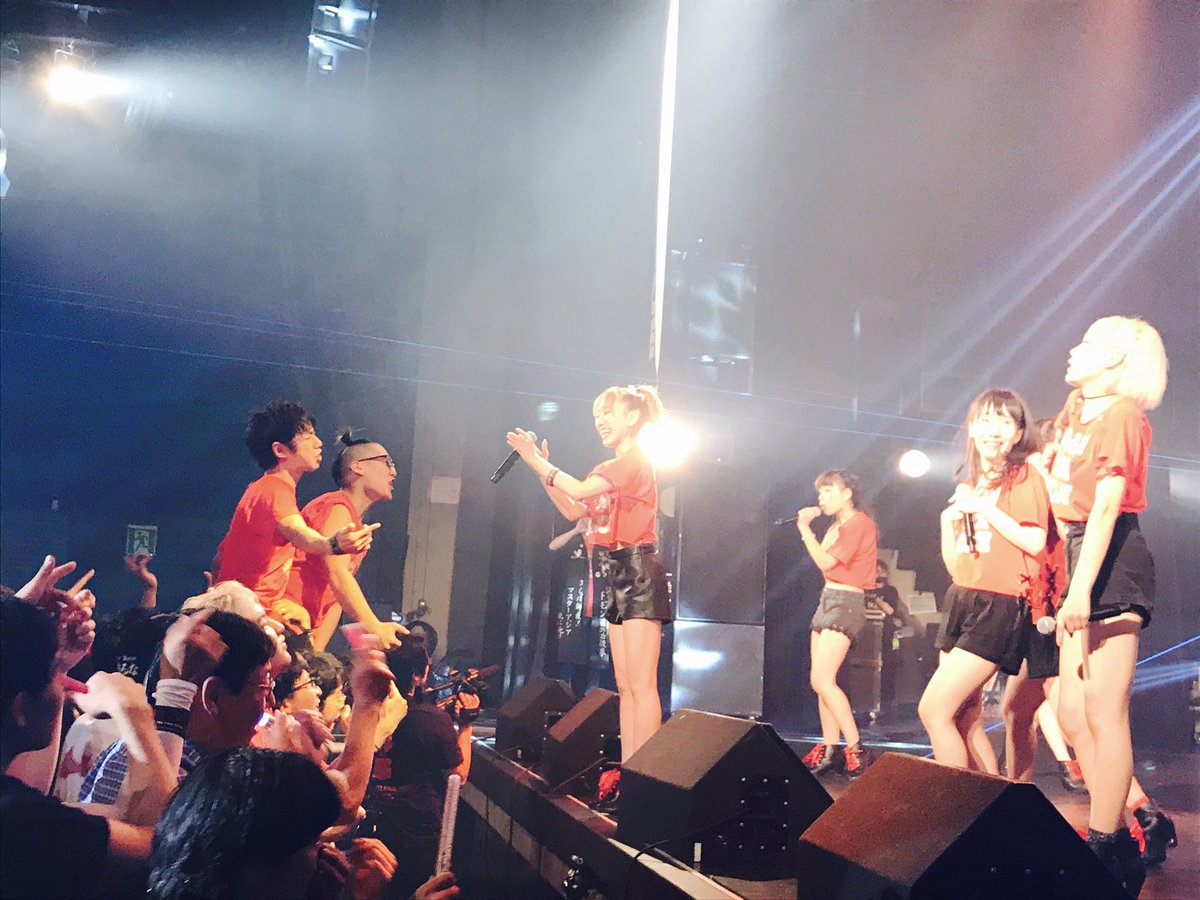 PV_stuff's tweet image. Marika
ダンスや歌にすごく苦労してたけど、影で努力して本当によくがんばったね。
途中から急に成長したのはまりかが努力したからだよ。
個性的な性格でみんなのいじられ役。これはすごい才能だから、そのまま伸ばしていってね。
ファントムでいてくれてありがとう。