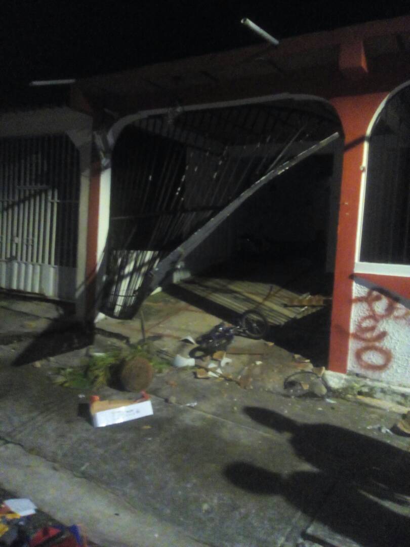 91980daf6ec142f's tweet photo. Los terroristas del municipio Obispo Ramos de Lora, anoche destruyenron la vivienda del Ciudadano Alcalde, justicia https://t.co/t4cpLRRdGu