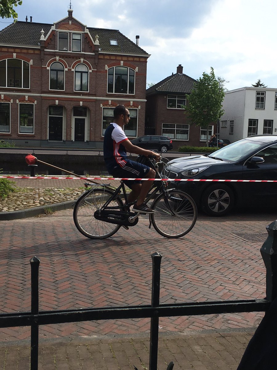 majansass's tweet photo. Einde #asserstadsloop, de bezemwagen doet zijn werk😀 https://t.co/Pruas66Wqn