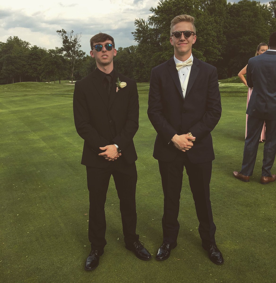 Mikegillesp's tweet photo. Prom 2k17 ⛽️ #nodatenoproblem https://t.co/tMH8aCvcFu