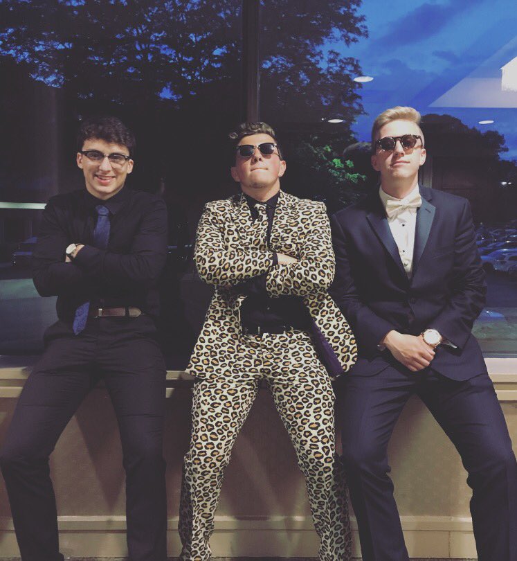 Mikegillesp's tweet photo. Prom 2k17 ⛽️ #nodatenoproblem https://t.co/tMH8aCvcFu