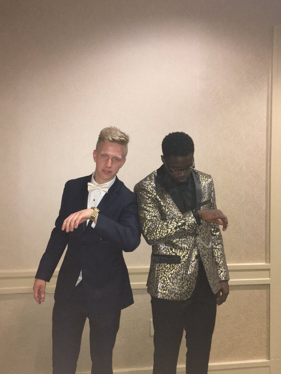 Mikegillesp's tweet photo. Prom 2k17 ⛽️ #nodatenoproblem https://t.co/tMH8aCvcFu