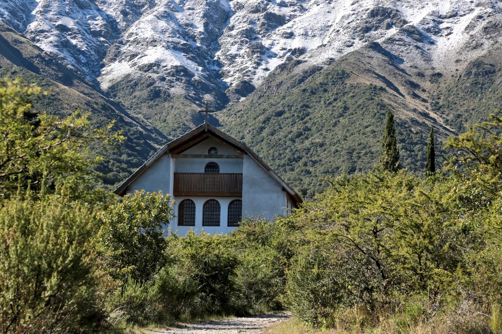 travelmediamgz's tweet photo. Monasterio de Belén, cerros nevados.
#FinDeSemana en #VillaDeMerlo.
Venís? #MerloTMA #Argentina360 https://t.co/mDvSsywule