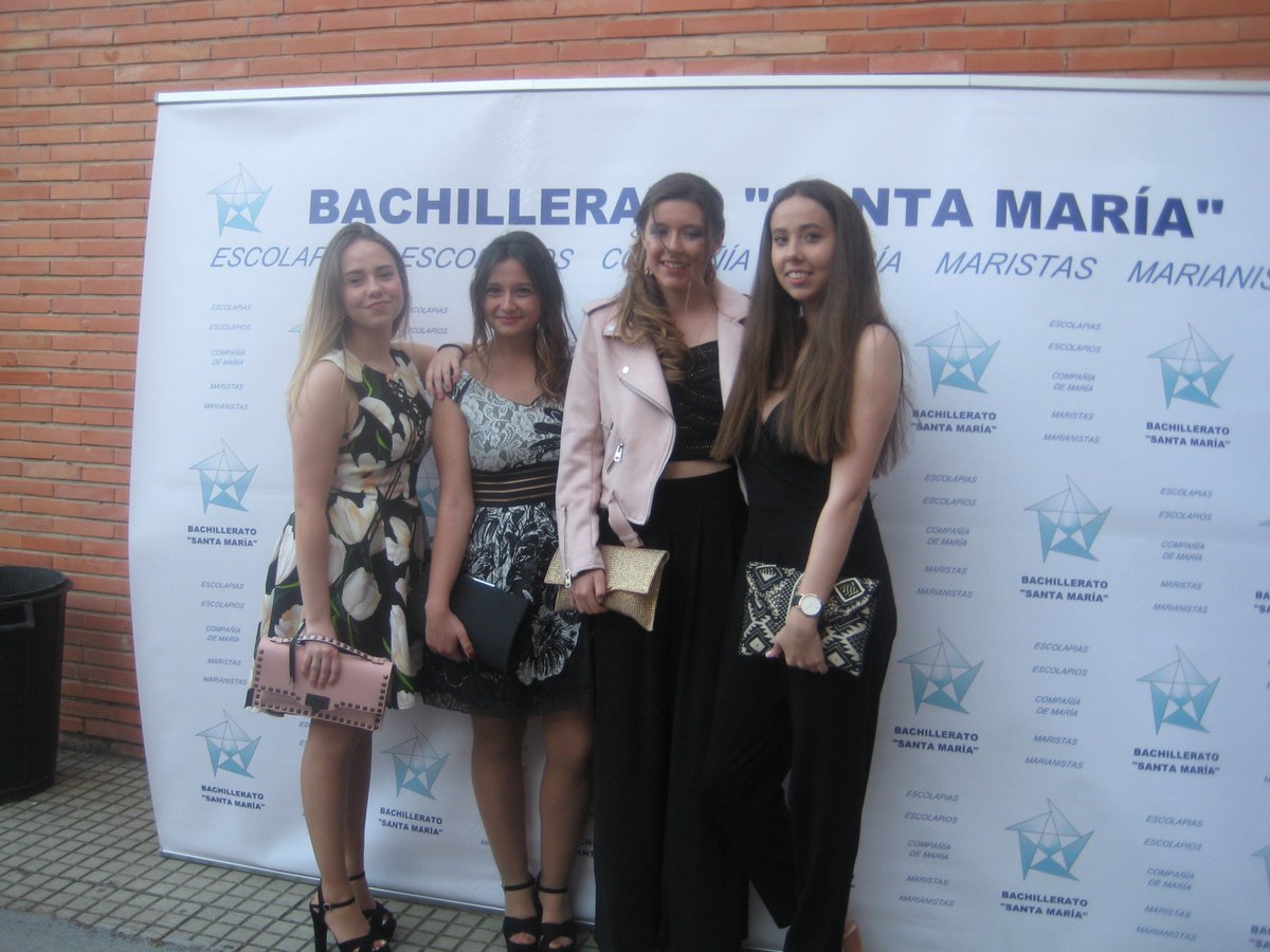 bachsantamaria's tweet photo. Viernes 19 mayo. Despedida 2º 🎓👩‍🎓👨‍🎓
Convivencia y vino español
Celebrar, agradecer, reír, compartir, fotos.🤣😍📸
¡Vaya chicas más guapas!😘😘😘 https://t.co/ZIBR5a8d6N