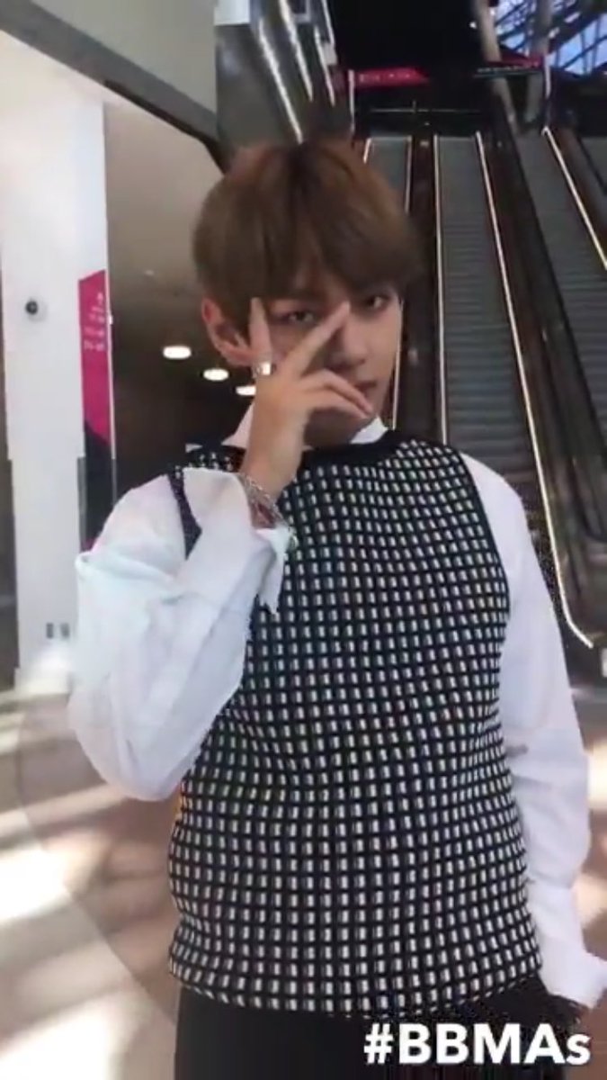 parkjiminslips tweet picture