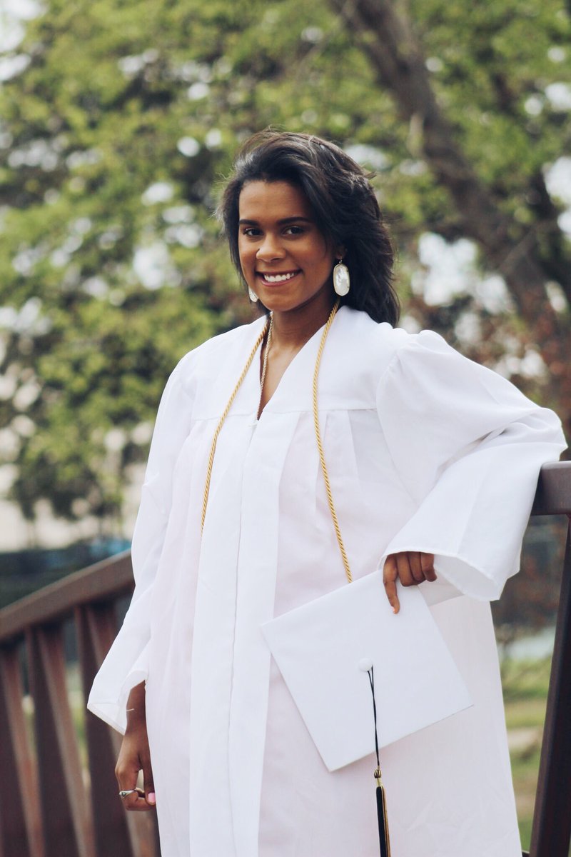 jaydajenelle's tweet photo. My last senior Sunday🎓🎉💛 https://t.co/f9P0yUnnpX