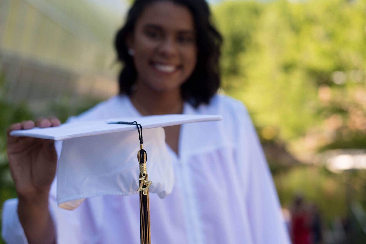 jaydajenelle's tweet photo. My last senior Sunday🎓🎉💛 https://t.co/f9P0yUnnpX