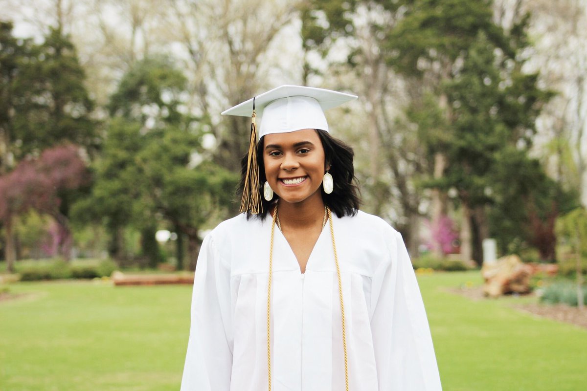 jaydajenelle's tweet photo. My last senior Sunday🎓🎉💛 https://t.co/f9P0yUnnpX