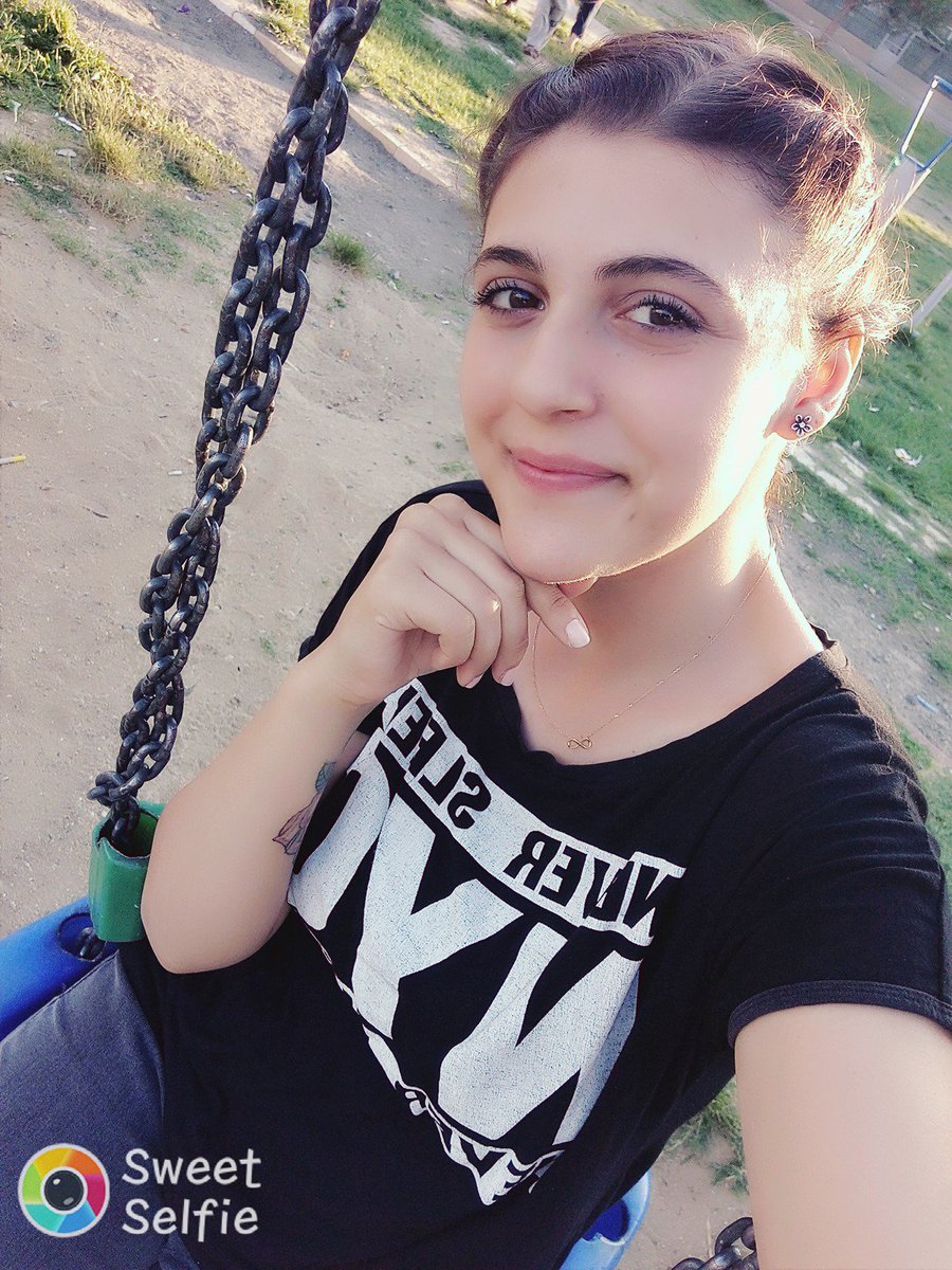 ben o çocuğu gülüşüyle sevdim o mutluysa gülüyorsa benimle olmasa bile ben kazanmışımdır.