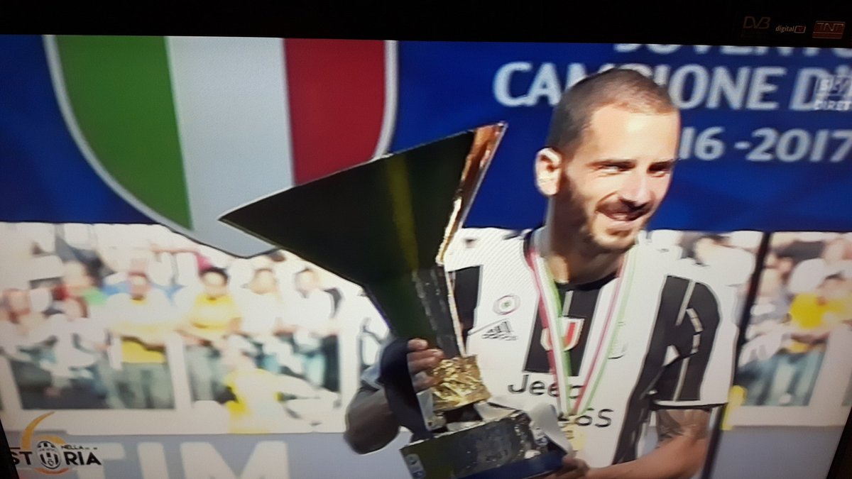 paro_anna's tweet photo. 6 scudetto..Juve è la squadra più forte d'Italia https://t.co/t0hjeoyMQa