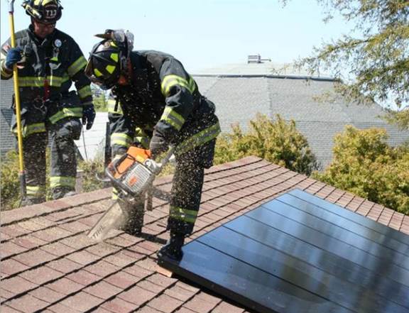 sfe2016dublin's tweet photo. #FFsafety > #Building #RENEWABLE #Energy #Systems MUST Be Designed 4 FAST+TOTAL #ElectricalIsolation &amp; Facilitate #FFaccess !!  #design #SFE https://t.co/pOwEbyZstY