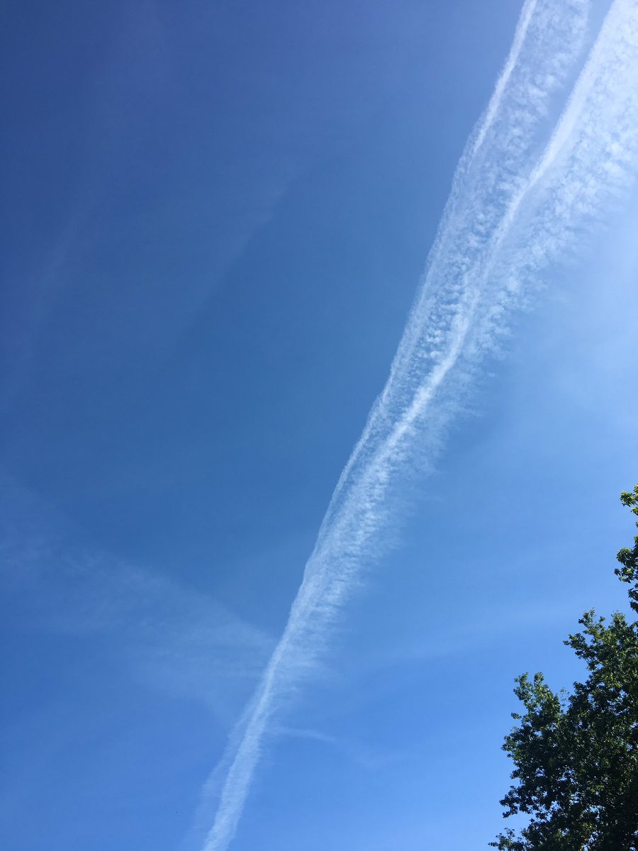 Thomasbugeau's tweet photo. #chemtrails #haute-vienne https://t.co/8N4UVce6CK