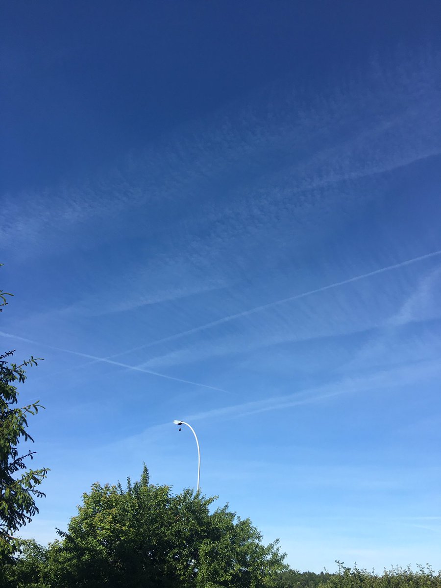 Thomasbugeau's tweet photo. #chemtrails #haute-vienne https://t.co/8N4UVce6CK