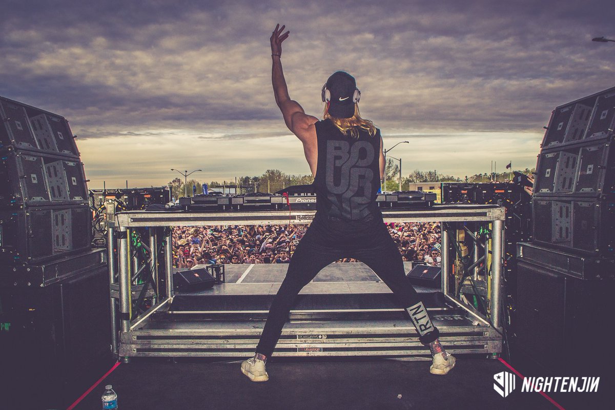 We had an amazing day 1 at <a href="/EEMusicFestival/">Electric Elements</a> #EE2017 

Cc: <a href="/WillSparks/">Will Sparks</a>