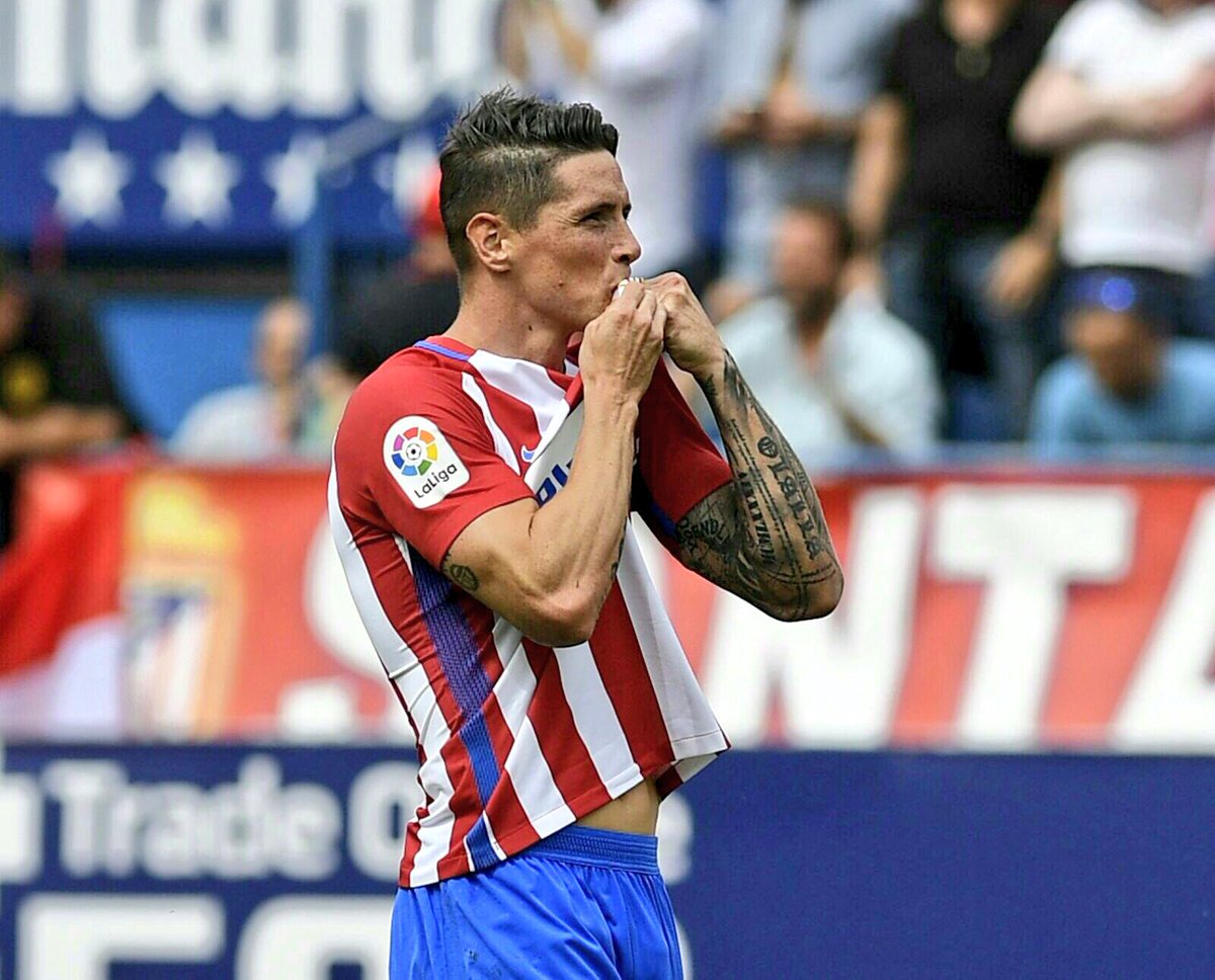 CholismoATM's tweet photo. El último beso del Calderón. https://t.co/iH69hz6jqZ
