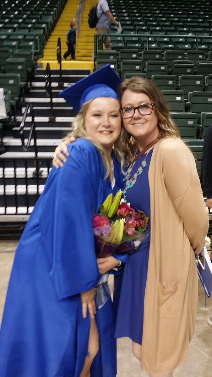 RZid's tweet photo. So proud of this beautiful girl today. She lights up my world and today makes me so proud!!! <3 @kenziegotcake https://t.co/udrZNcWq1h