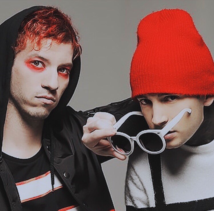 forgivemikan's tweet photo. Ради моих мальчиков #topBBMAs https://t.co/IJQJDPs4SY