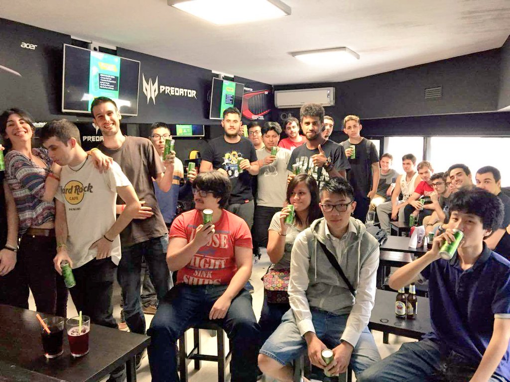 PixelBar_Madrid's tweet photo. Empezamos el día 3 - Édition Lima del #ChallengeRedbull 2vs2 de @lol_spain con 16 equipos #PredatorGaming #PixelExperience https://t.co/P2qkb4S7Pb