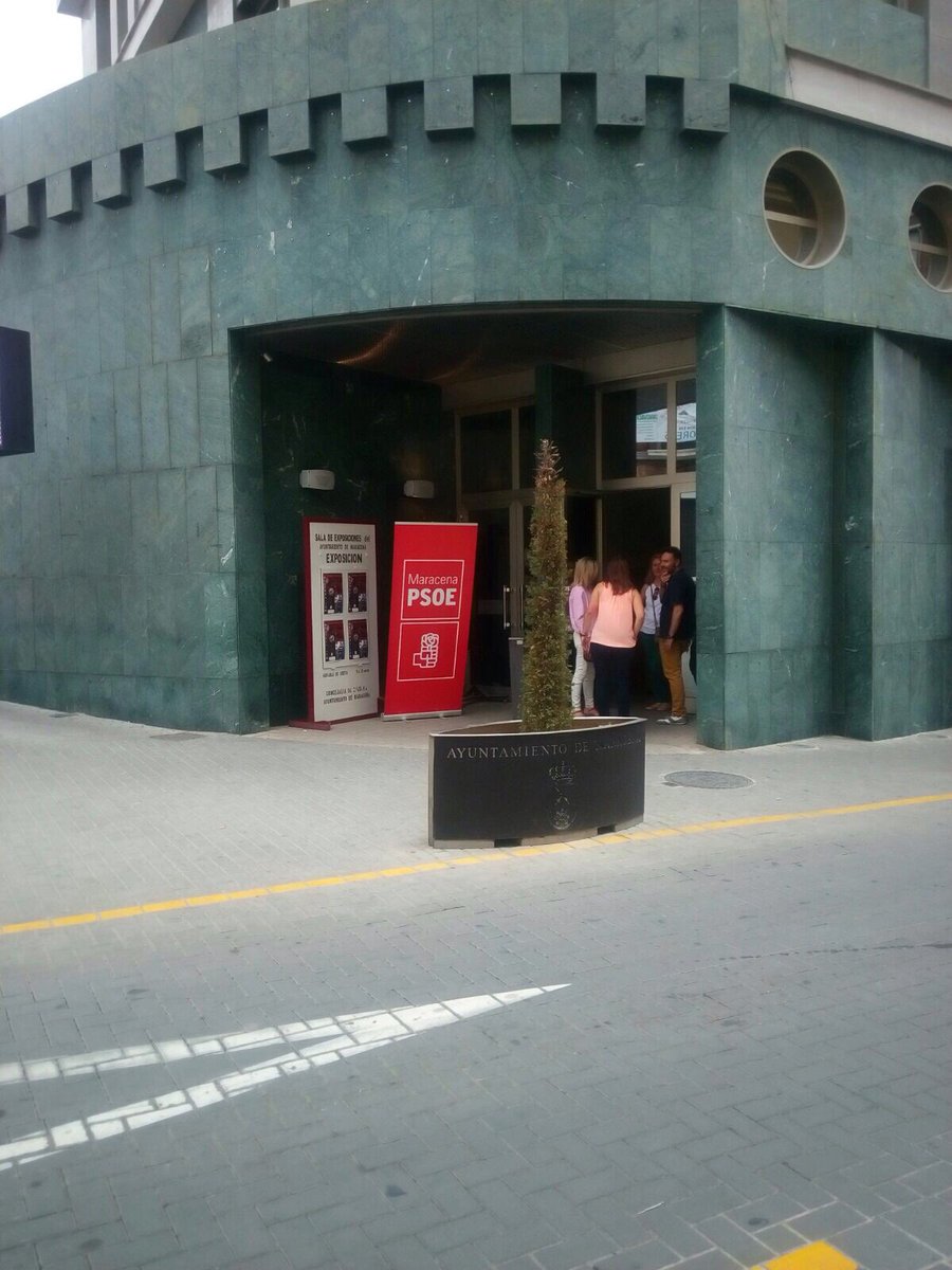 En Maracena la urna del Psoe la han puesto en el Ayuntamiento. La Casa del Pueblo Socialista
