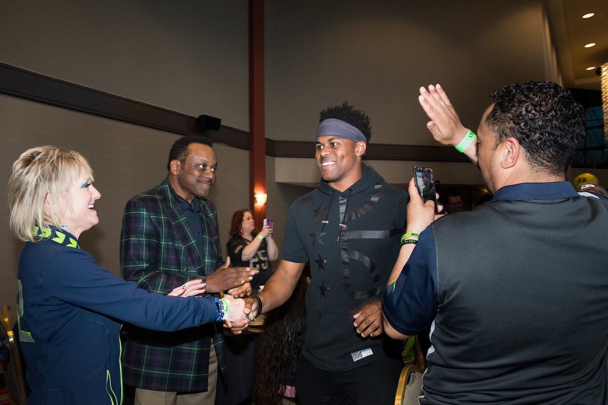 Prosisely_22's tweet photo. Humbled to have been selected as the @Sea_Hawkers Rookie of the Year. Can't wait to get back out on that field 🏈 https://t.co/Zx8coZ9LOT