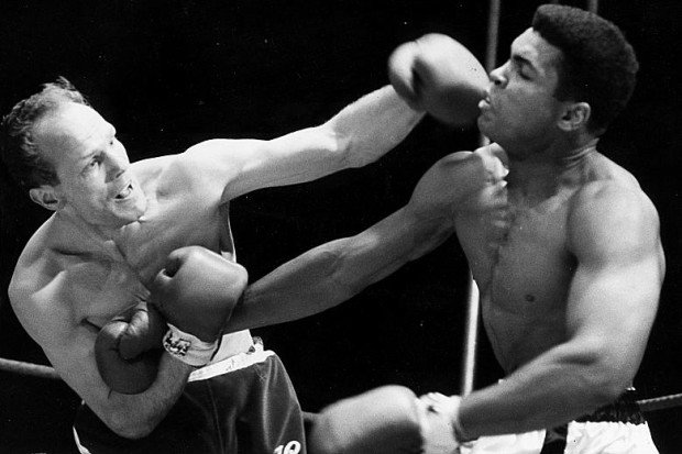 TheFightCity's tweet photo. #OTD in 1966, @MuhammadAli battled Henry Cooper for the second time: https://t.co/QWYPA2Z5Ir #boxing #AliCooper @BoxingHistory https://t.co/jcuVuPVCW8