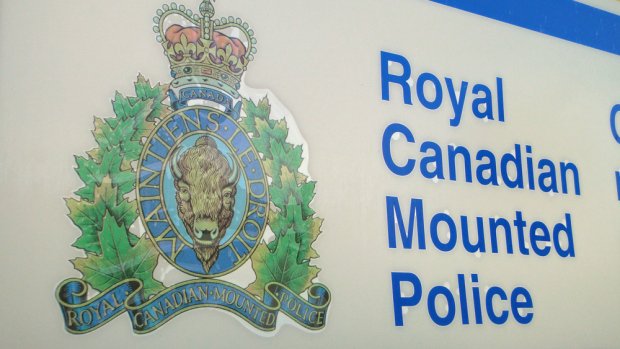 One dead after rollover west of Moose Jaw, near Parkbeg regina.ctvnews.ca/one-dead-after… #sask #sk