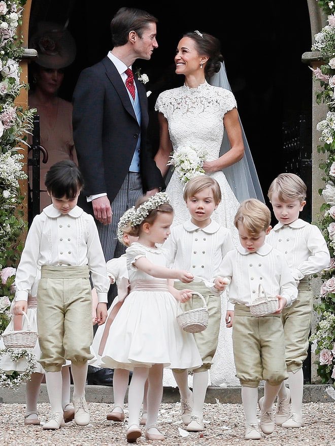ElthamLodge's tweet photo. Pippa Middleton looked radiant as she married James Matthews yesterday 😍👰🏼

Congratulations to the happy couple 🎊

#PippasWedding https://t.co/KzlUdW1Pcn