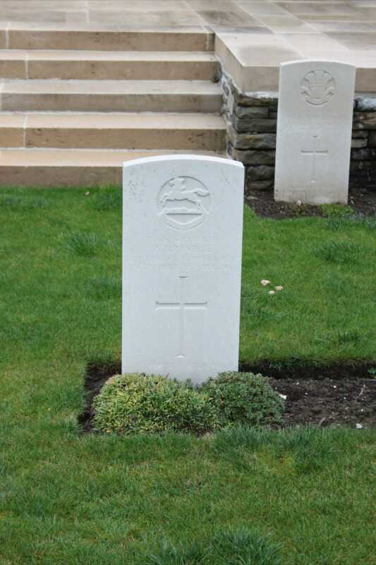 nonamepending's tweet photo. @CWGC 
Great Uncle 
Pte 265675 Arthur Brindle 20yrs
Kings Liverpool Regiment
17 04 1917
Estaires Cemetery Northern France
Thankyou #CWGC100 https://t.co/BcgEO07LET