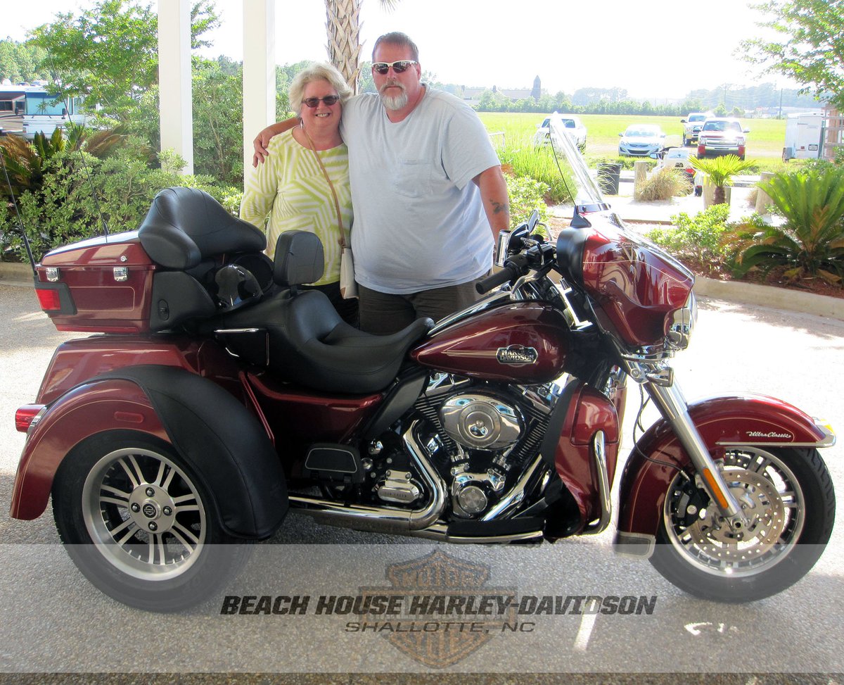 BeachHouseHD's tweet photo. #HAMRIC #family with their 2010 #Harleydavidson #triglide #trike #threewheels #red #hd #harley #trikelife #beachhousehd #bhhd #bikeweek https://t.co/ZkRyiYQAWD