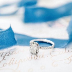 Can't ever get sick of shots like these....

#SelfieSunday #SS #GoodVibesOnly #SundayFunday #RingShot #RingSelfie #EngagementRing #Newlybrie